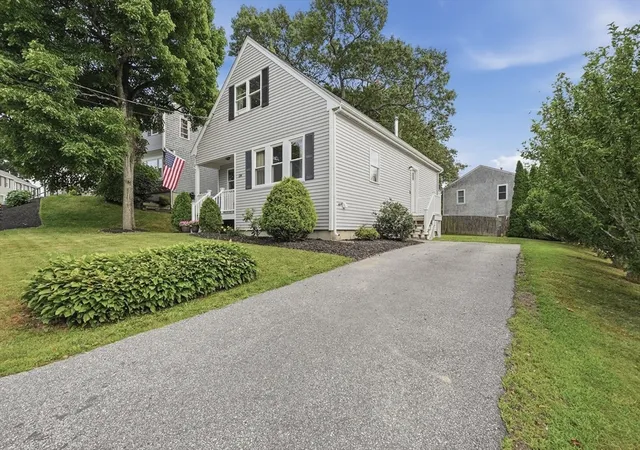 Homes for sale in Fall River, MA | 134 Hathaway Commons Rd, Fall River, MA 02720 | MLS# 73543939