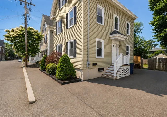 Homes for sale in Salem, MA | 17 Osgood St, Salem, MA 01970 | MLS# 73536019