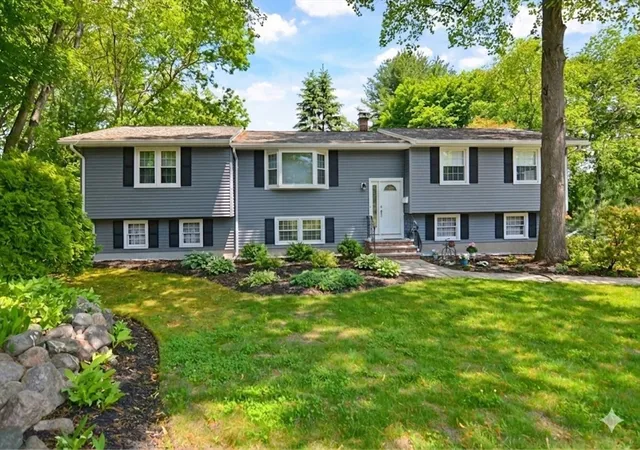 Homes for sale in Peabody, MA | 19 Glen Dr, Peabody, MA 01960 | MLS# 73529886