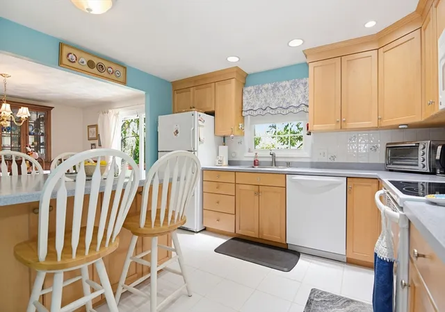 Homes for sale in Peabody, MA | 19 Glen Dr, Peabody, MA 01960 | MLS# 73529886