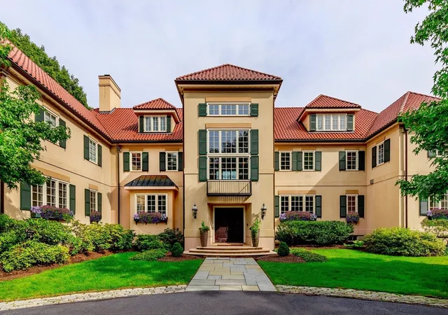 4th image of 18 Longmeadow Dr, Westwood, MA 02090 | MLS# 73474238