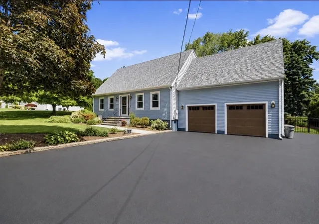 Homes for sale in Somerset, MA | 92 Everett St, Somerset, MA 02726 | MLS# 73531565