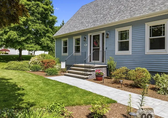 Homes for sale in Somerset, MA | 92 Everett St, Somerset, MA 02726 | MLS# 73531565