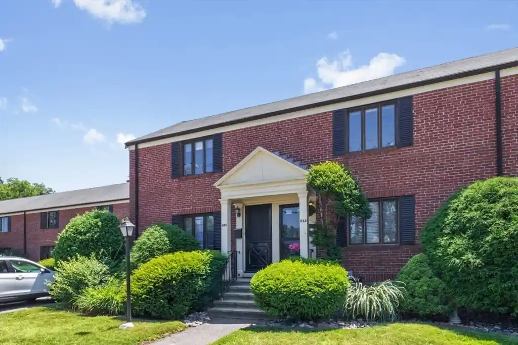 Listing Photo 2 - Condo for sale in 958 Belmont St located at 958 Belmont St, Watertown, MA 02472 - Unit #958