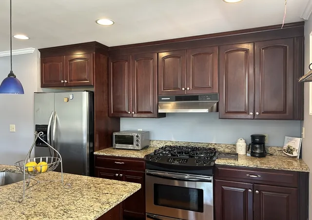 5th image of 13 1/2 Merrimac St, Amesbury, MA 01913