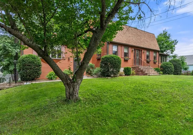 Photo 2 of Sale Pending at 7 Edgeworth St, Billerica, MA 01821 | MLS# 73547018 | Listing updated on 2026-08-01