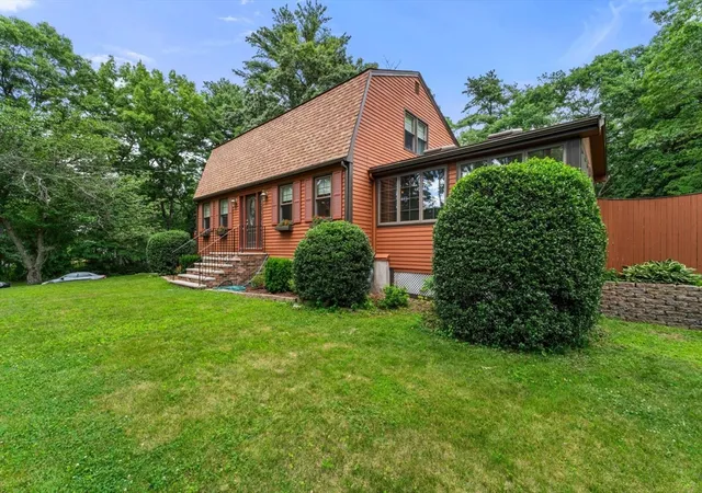 Photo 3 of Sale Pending at 7 Edgeworth St, Billerica, MA 01821 | MLS# 73547018 | Listing updated on 2026-08-01