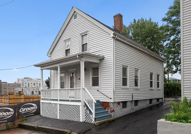 1st image of 13 Oxford St, Lynn, MA 01902 | MLS# 73557163