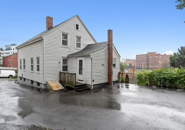 2nd image of 13 Oxford St, Lynn, MA 01902 | MLS# 73557163