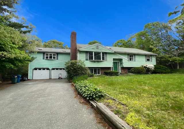 2nd image of 19 Wheelhouse Cir, East Falmouth, MA 02536 | MLS# 73378230
