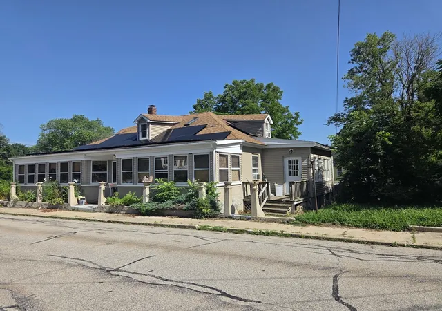 Homes for sale in Webster, MA | 411 High St, Webster, MA 01570 | MLS# 73548893