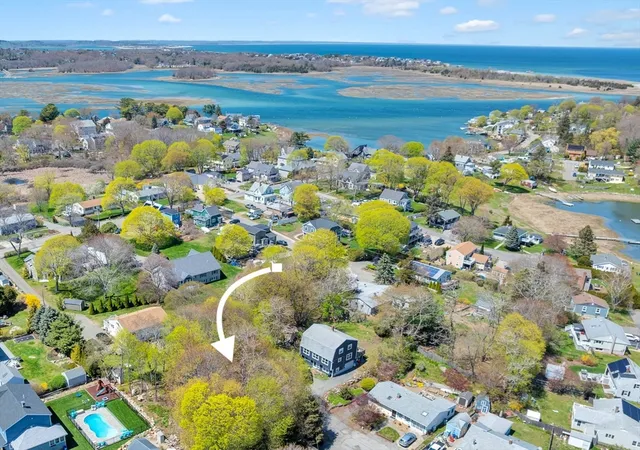 2nd image of 10 Hudson Rd, Gloucester, MA 01930 | MLS# 73553795