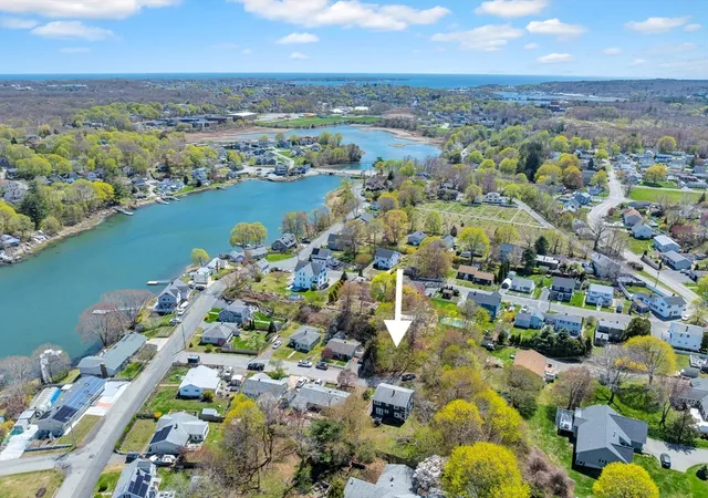 3rd image of 10 Hudson Rd, Gloucester, MA 01930 | MLS# 73553795