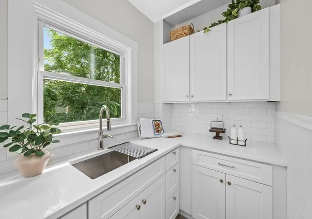 Listing Photo 4 - Condo for sale in building located at 22-24 Kingston St, Lawrence, MA 01843