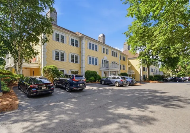 Homes for sale in Methuen, MA | 1 Riverview Blvd, Methuen, MA 01844 | Houzeo