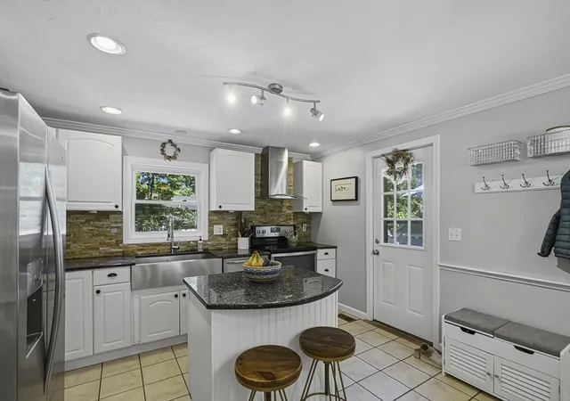 Homes for sale in Hudson, MA | 106 Causeway St, Hudson, MA 01749 | MLS# 73537321