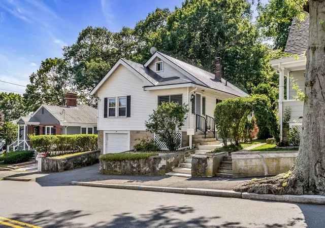 1st image of 160 Linwood St, Lynn, MA 01905 | MLS# 73561958