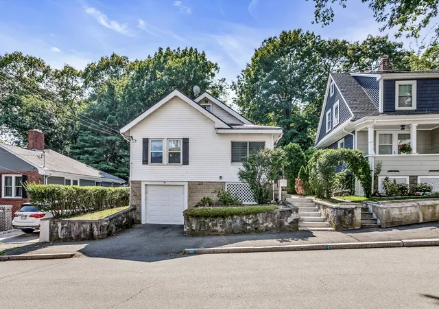 2nd image of 160 Linwood St, Lynn, MA 01905 | MLS# 73561958