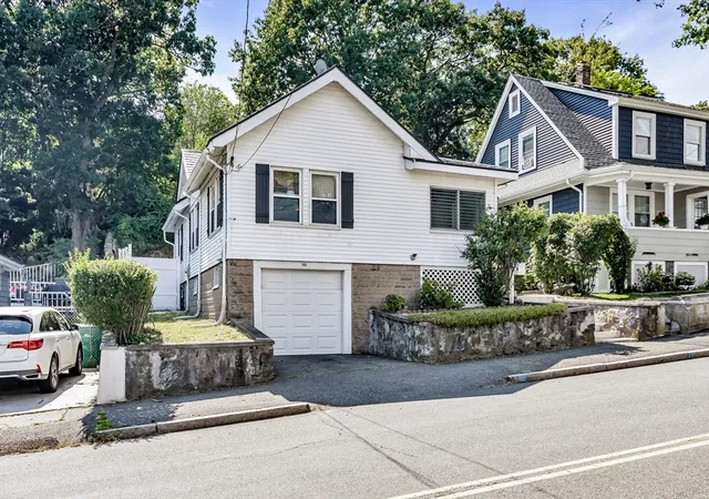 3rd image of 160 Linwood St, Lynn, MA 01905 | MLS# 73561958