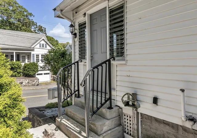 5th image of 160 Linwood St, Lynn, MA 01905 | MLS# 73561958