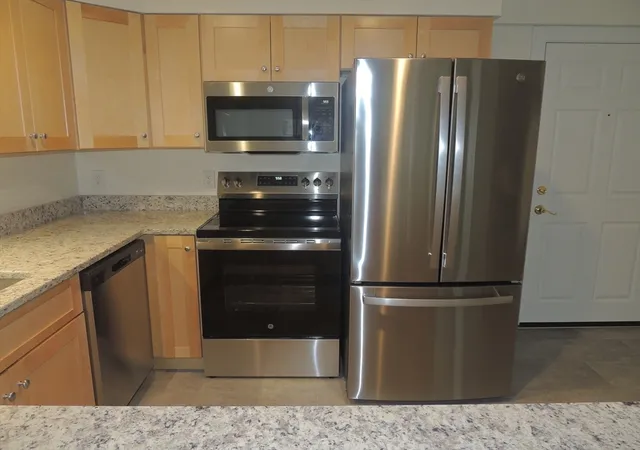 Homes for sale in Amherst, MA | 28 Greenleaves Dr #822, Amherst, MA 01002 | MLS# 73491662