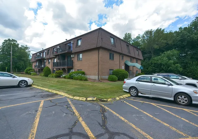 3rd image of 800 County St #3-3A, Taunton, MA 02780 | MLS# 73563807