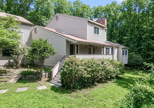 Homes for sale in Upton, MA | 215 North St, Upton, MA 01568 | MLS# 73488757