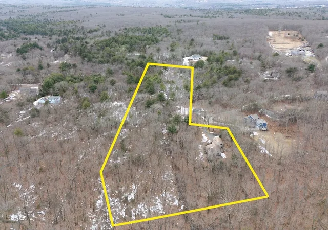 Homes for sale in Upton, MA | 215 North St, Upton, MA 01568 | MLS# 73488757