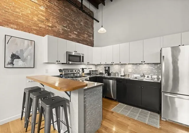 3rd image of 13 19 Stanhope Street #3C, Boston, MA 02116 | MLS# 73515619