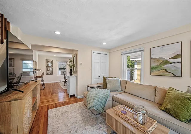 4th image of 21 Mall St #2, Salem, MA 01970 | MLS# 73567921