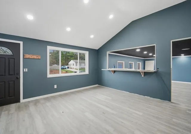 Homes for sale in Holyoke, MA | 71 Sun Valley Rd, Holyoke, MA 01040 | MLS# 73504301