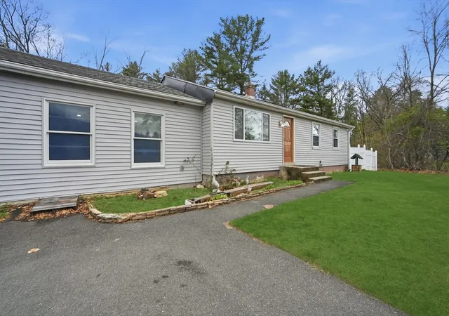 Homes for sale in Holyoke, MA | 71 Sun Valley Rd, Holyoke, MA 01040 | MLS# 73504301