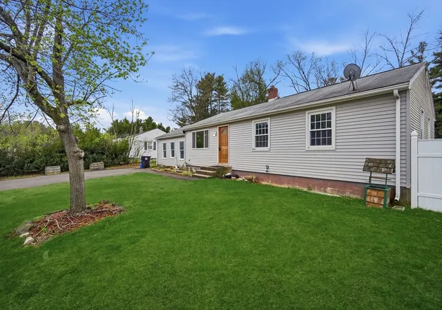 Homes for sale in Holyoke, MA | 71 Sun Valley Rd, Holyoke, MA 01040 | MLS# 73504301