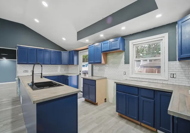 Homes for sale in Holyoke, MA | 71 Sun Valley Rd, Holyoke, MA 01040 | MLS# 73504301