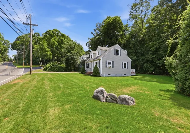 3rd image of 82 Central St, Andover, MA 01810 | MLS# 73553175