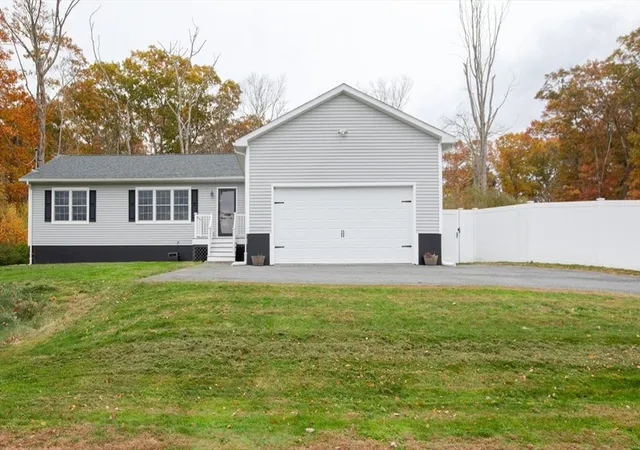 1st image of 33 Rhinecliffe Rd, Swansea, MA 02777 | MLS# 73570168