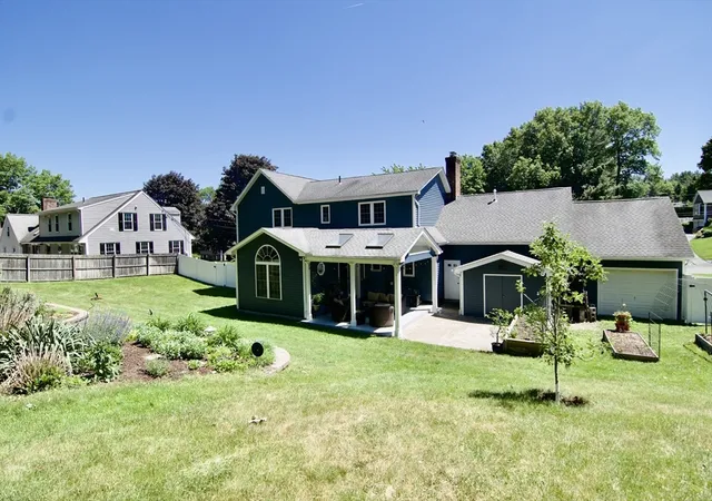 Homes for sale in Westfield, MA | 83 Pineridge Dr, Westfield, MA 01085 | MLS# 73530002