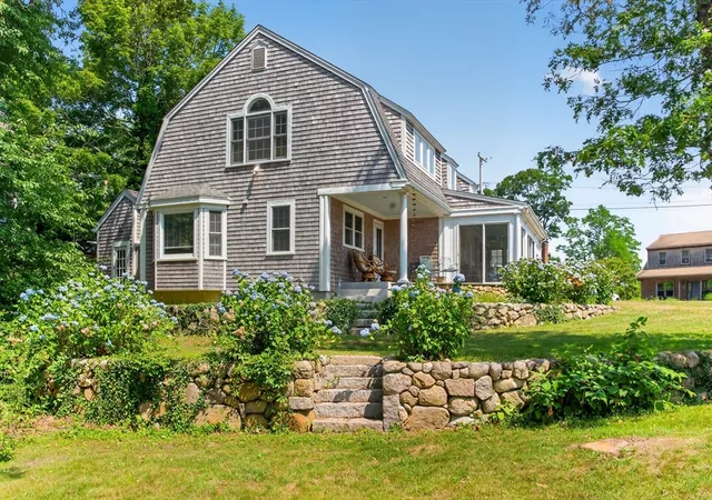 3rd image of 51 Davis St, Tisbury, MA 02568 | MLS# 73543902