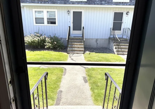 2nd image of 26 Bluestone Dr #26, Nashua, NH 03060 | MLS# 73538019