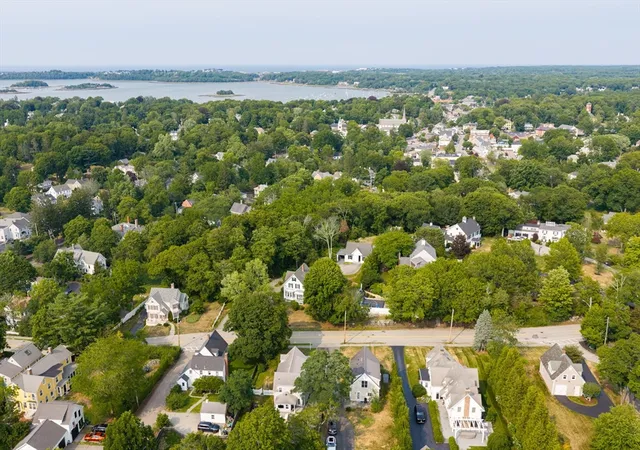 3rd image of 19 Hersey St, Hingham, MA 02043 | MLS# 73550365