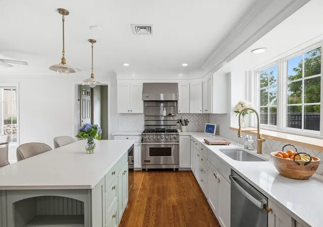 5th image of 19 Hersey St, Hingham, MA 02043 | MLS# 73550365