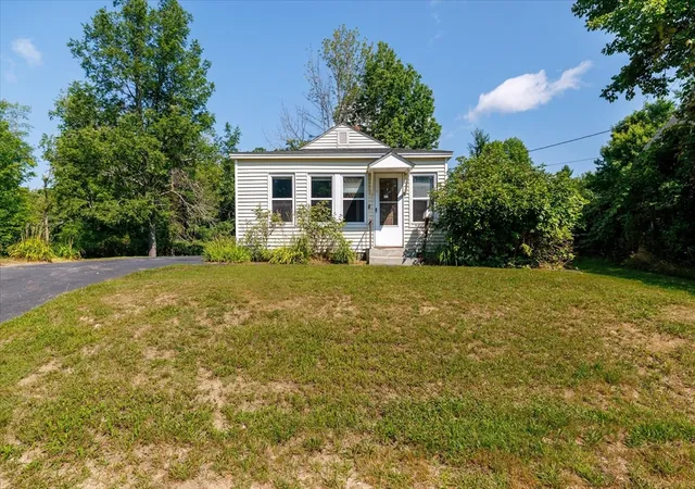 Photo 2 of Single family home for sale at 21 Munroe St, Winchendon, MA 01475 | MLS# 73563755 | Listing updated on 2026-09-17