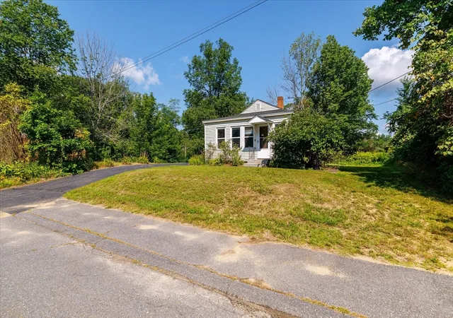 Photo 3 of Single family home for sale at 21 Munroe St, Winchendon, MA 01475 | MLS# 73563755 | Listing updated on 2026-09-17