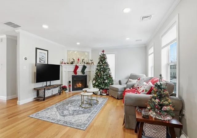 3rd image of 1400 Gorham St #32, Lowell, MA 01852 | MLS# 73460783