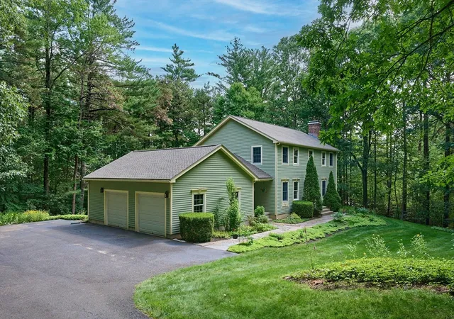 Homes for sale in Southampton, MA | 2 Eastwood Dr, Southampton, MA 01073 | MLS# 73543429