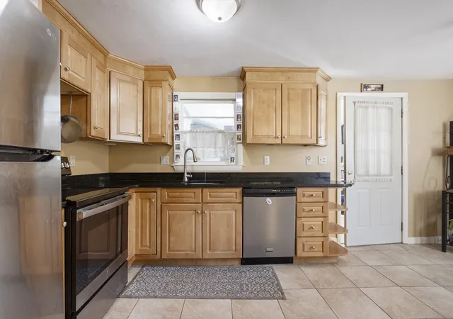 5th image of 3 Parliament Dr, Franklin, MA 02038 | MLS# 73556744