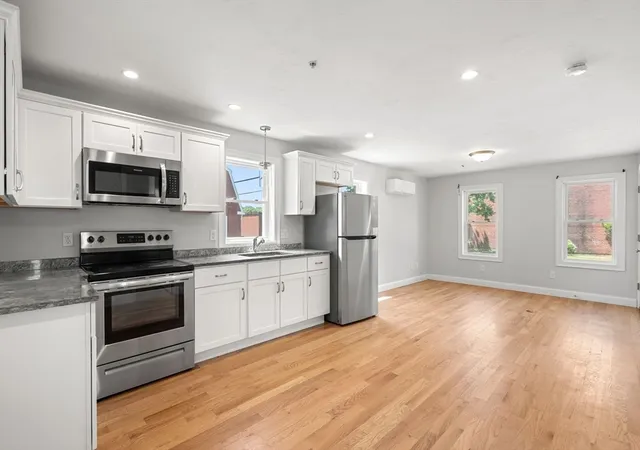 5th image of 415 Danforth St, Taunton, MA 02780 | MLS# 73549757