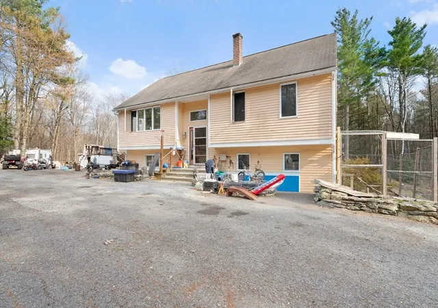 Homes for sale in Hubbardston, MA | 6 Plum Tree Ln, Hubbardston, MA 01452 | MLS# 73502432