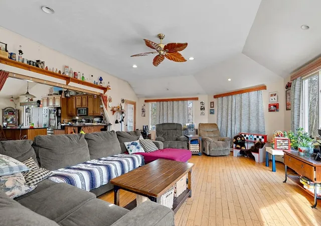 Homes for sale in Hubbardston, MA | 6 Plum Tree Ln, Hubbardston, MA 01452 | MLS# 73502432