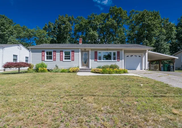 Homes for sale in Chicopee, MA | 12 Daniel Dr, Chicopee, MA 01013 | MLS# 73539450